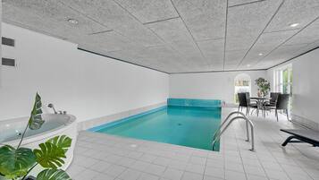Indendørs pool