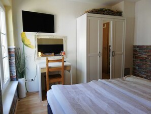 3 Schlafzimmer, Schreibtisch, Reisekinderbett, WLAN