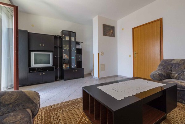 TV - Holiday apartment with air conditioning and WLAN (Crikvenica)