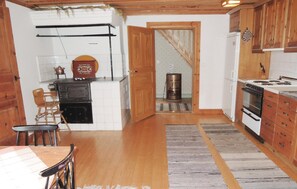 Fridge, stovetop, coffee/tea maker