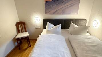 3 bedrooms, WiFi, bed sheets