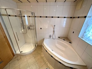Shower, towels