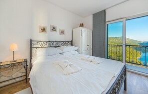 3 bedrooms, free WiFi, bed sheets - Lovely home in Kremena with sauna (Kremena)