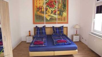 1 bedroom, bed sheets