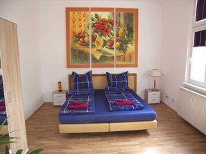 1 bedroom, bed sheets