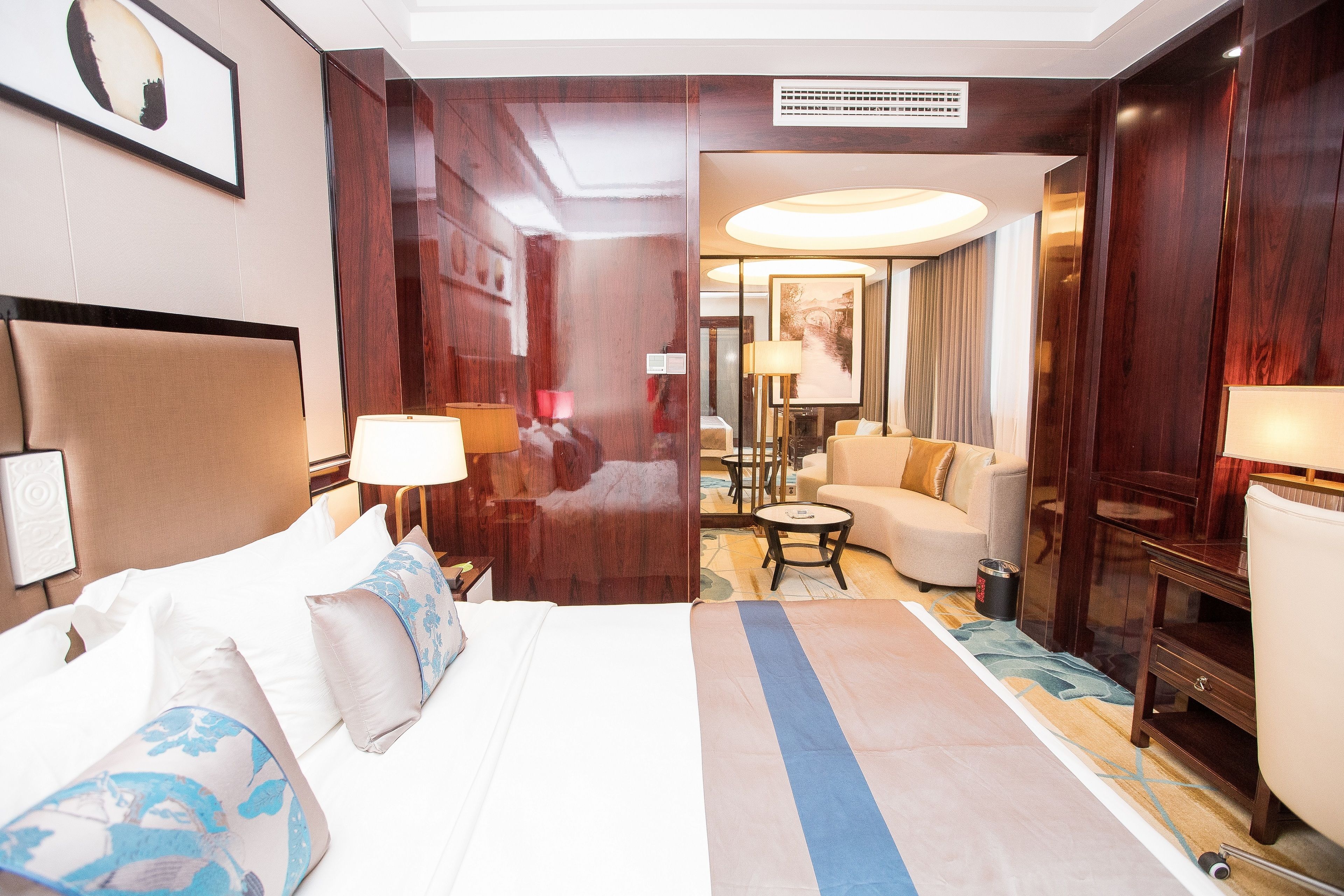 Deluxe Suite | Meja, langsir/tirai gelap terus, Wi-fi percuma 