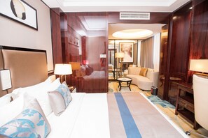 Deluxe Suite | Meja, langsir/tirai gelap terus, Wi-fi percuma 