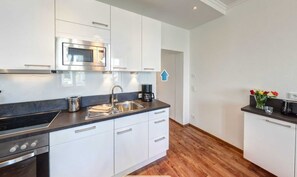 Kühlschrank, Mikrowelle, Ofen, Geschirrspüler
