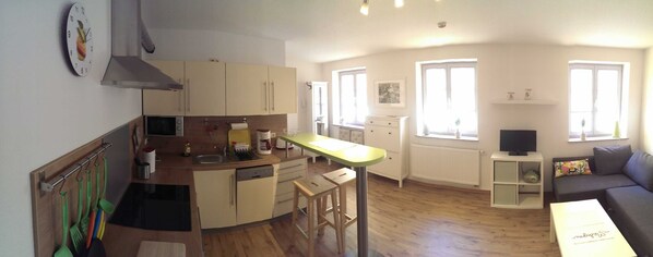 Fridge, microwave, oven, dishwasher - Apartment 2 Yarrow / 1st floor maisonette - Holiday apartments in the house Zur güldenen (Erfurt)