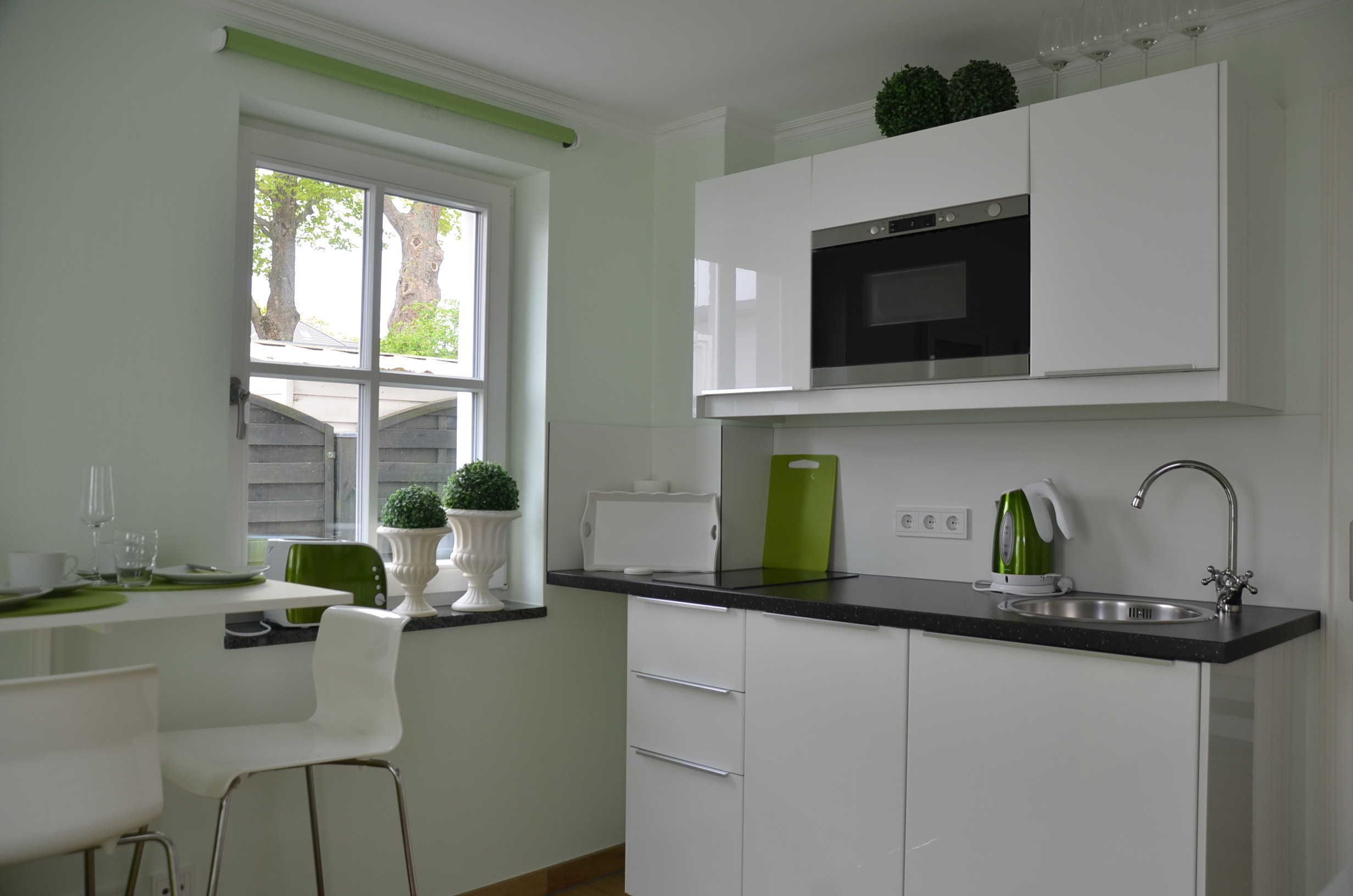 Kjøleskap, mikrobølgeovn, oppvaskmaskin og kaffetrakter/tekoker