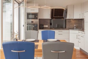 Kühlschrank, Mikrowelle, Ofen, Geschirrspüler