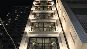 Fassade der Unterkunft – Abend/Nacht