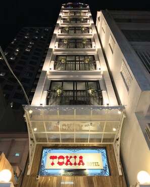 Front of property - evening/night - Tokia Hotel Nha Trang (Nha Trang)