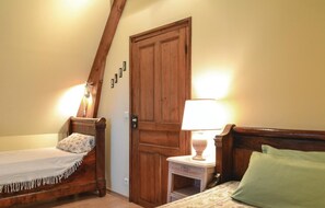 2 bedrooms, travel crib, free WiFi
