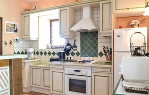 Réfrigérateur, micro-ondes, plaque de cuisson, lave-vaisselle