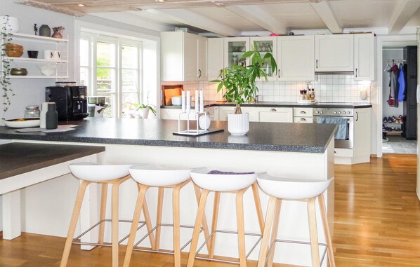 Kühlschrank, Herdplatte, Geschirrspüler