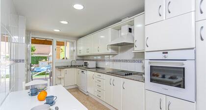 Schönes Haus mit 4 Schlafzimmern in.