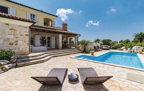 Pool - Lovely home in Stifanici with WiFi (Stifanici)