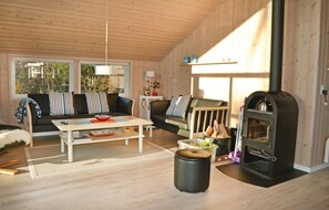 Fernseher, Kamin, DVD-Player