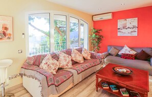 TV, fireplace, DVD player