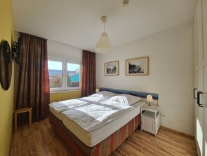 2 habitaciones, escritorio, cuna de viaje y wifi 