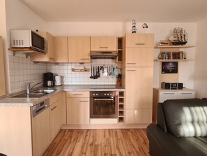 Réfrigérateur, micro-ondes, four, lave-vaisselle