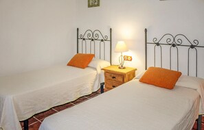 3 soverom, reiseseng for barn, wi-fi (inkludert) og sengetøy