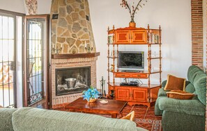 Televisión y chimenea 