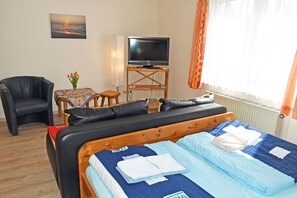 2 bedrooms, travel cot, WiFi, bed sheets