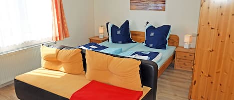 2 bedrooms, travel cot, WiFi, bed sheets