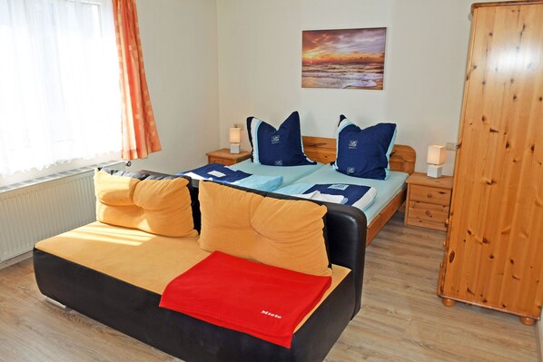 2 bedrooms, travel cot, WiFi, bed sheets