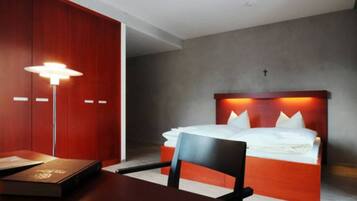 1 Schlafzimmer, Schreibtisch, Bettwäsche, Rollstuhlgeeignet