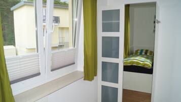 2 bedrooms, travel crib, WiFi