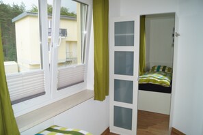 2 bedrooms, travel crib, WiFi