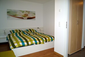 2 bedrooms, travel cot, WiFi