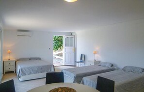 5 bedrooms, travel crib, free WiFi, bed sheets - Cozy home in Almuñécar (Almuñécar)