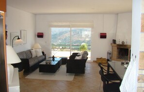 電視、壁爐、音響