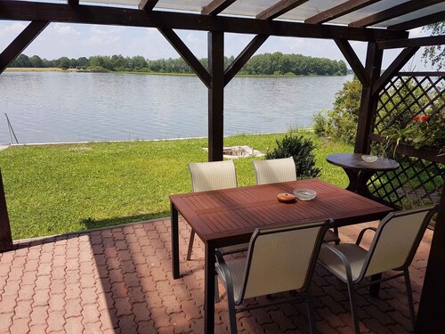 Holiday home with a wonderful view with a terrace directly on the lake