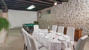 A dining area with a pool table, white tablecloths, and chairs. - Amazing home in Pucisca (Pucisca)