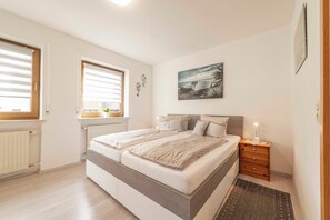 1 chambre, lit parapluie, Wi-Fi, draps fournis