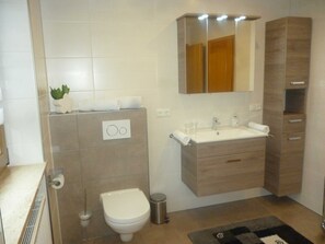 シャワー、ヘアドライヤー、タオル、石鹸