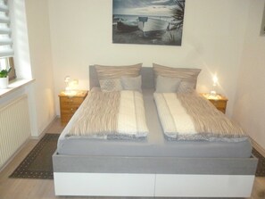 1 室のベッドルーム、旅行用ベビーベッド、WiFi、ベッドシーツ