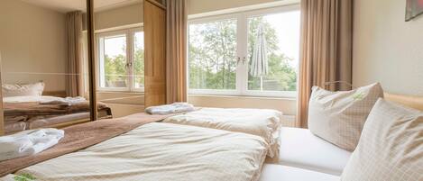 2 chambres, coffres-forts dans les chambres, lit parapluie, Wi-Fi