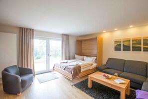 2 bedrooms, in-room safe, travel cot, WiFi