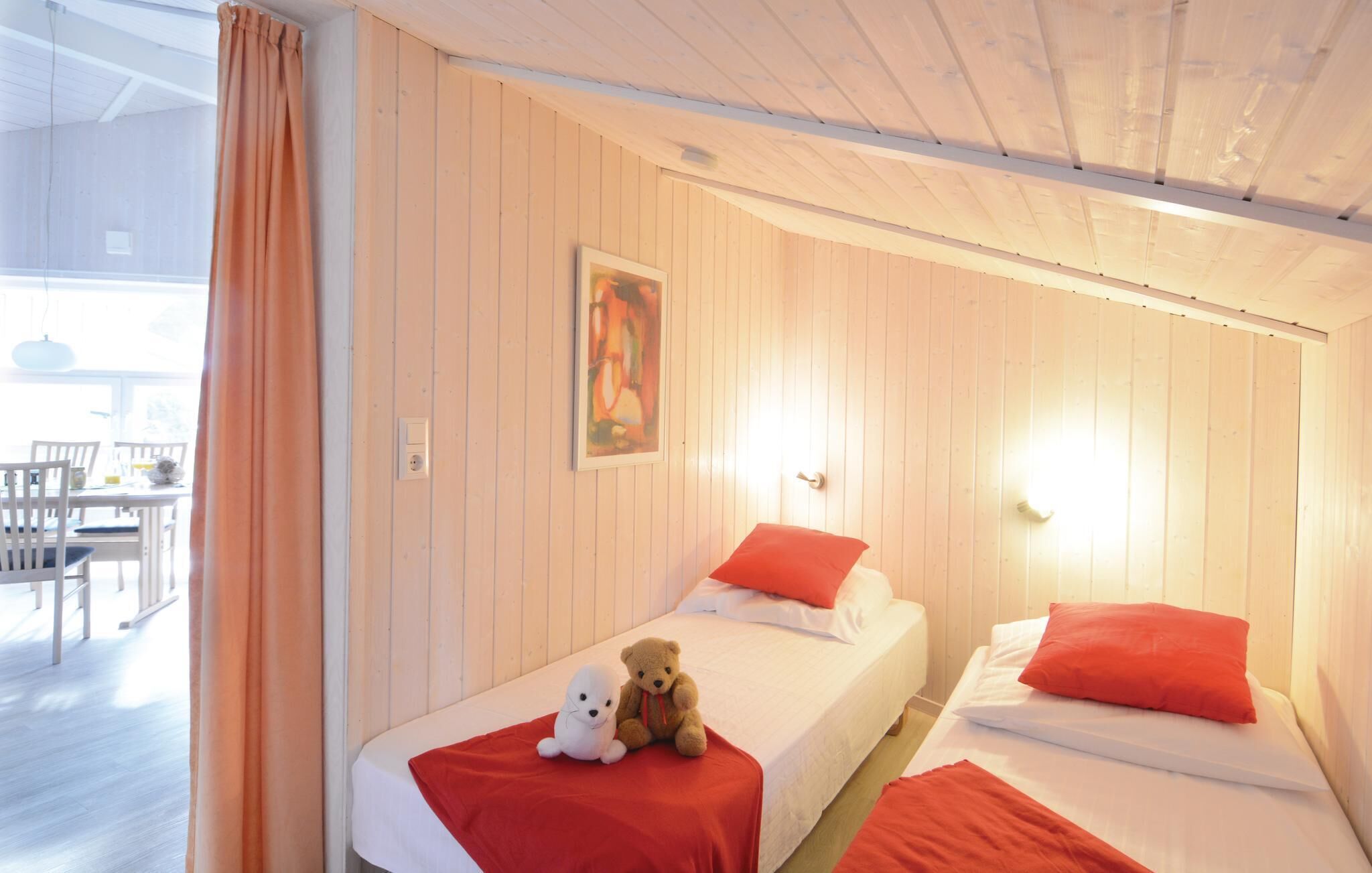 5 bedrooms, travel crib, free WiFi, bed sheets