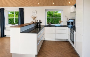 Fridge, microwave, stovetop, dishwasher - 2 bedroom amazing home in Faaborg (Faaborg)