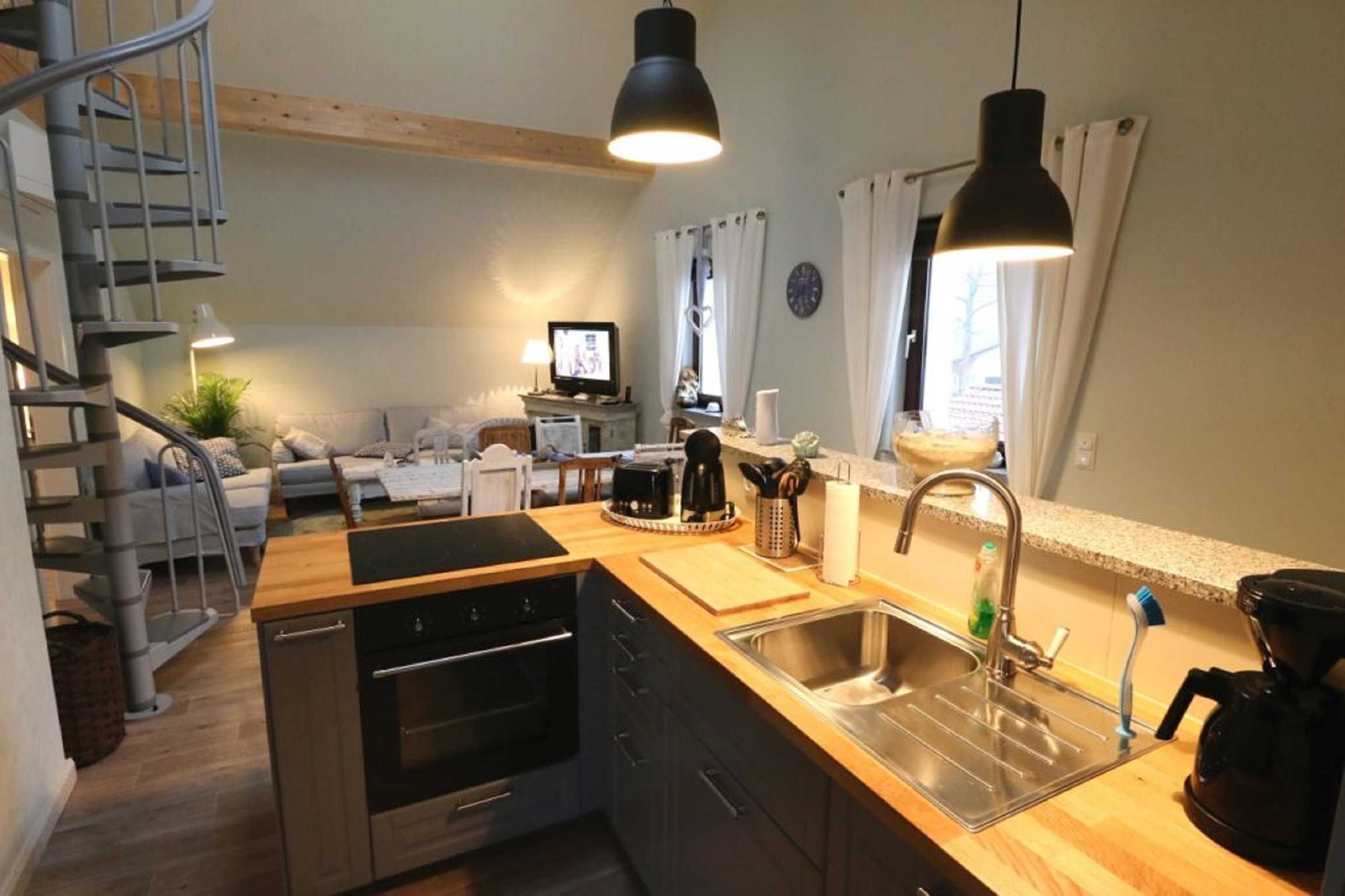 Réfrigérateur, four, lave-vaisselle, chaise haute