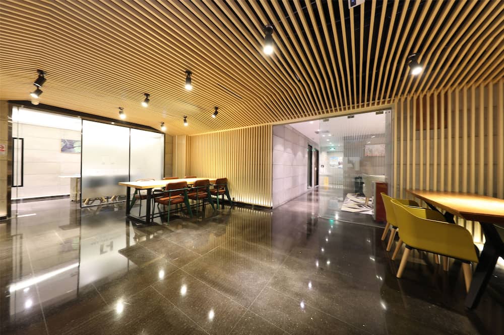 Arrivee Hotel