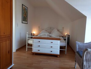 1 bedroom, travel cot, WiFi