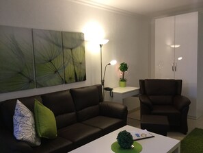 Flat-screen TV - 1-room apartment with garden view (e.g. App. 3, App. 9) - Holiday apartments (Bad Bevensen)
